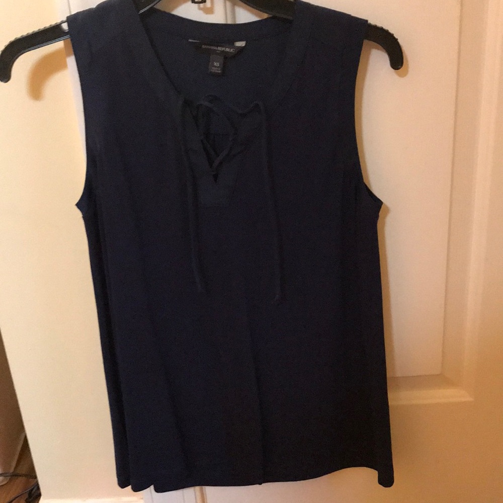 Sleeveless navy top XS